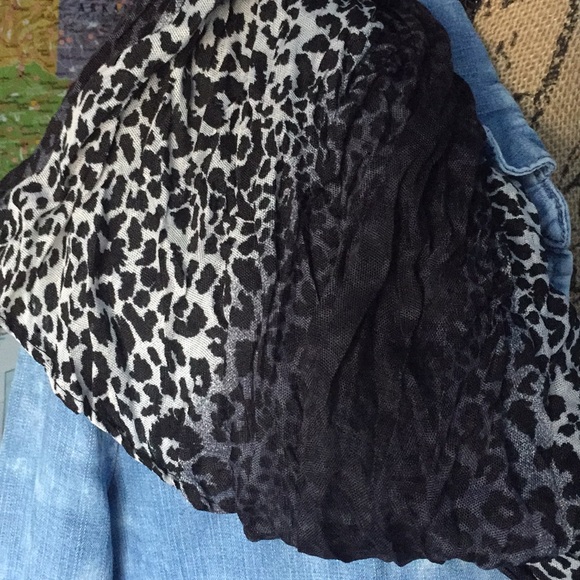 Grey Leopard Print Scarf - Picture 2 of 2